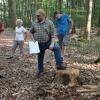Klimawandel, Trockenschäden, Sonnenbrand und Schadinsekten.
Diese Ausgangssituation fordert Hiebsmaßnahmen durch maschinelles Verfahren, hörte der Gemeinderat bei seinem Waldbegang. 