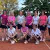 Im Bild zu sehen (hinten von links): Trainer Dietmar Wagner, Sabine Rivinius, Edda Müller, Maria Lutz-Hünlein, Marion Bauer, Marianne Golczyk, Silke Engel, Anneliese Markert, Sabine Weickert.  Vorne: Edith Tschapka, Annette Feuerbacher und Anne Krauß.