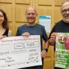 Die Sparkasse Mainfranken Würzburg hat dem WPO 1000 Euro aus Mitteln der Sparkassen-Prämienlos-Lotterie für die Anschaffung einer Piccolo-Flöte gespendet (von links) Sophia Maier (Vorständin), Mathias Dietz, Sparkasse Mainfranken Würzburg und Ochesterleiter Joseph Stengel.