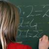 In den Sommerschulen der Uni Würzburg sollen junge Menschen an die MINT-Fächer wie Biologie, Chemie, Mathe oder Physik intensiver herangeführt werden. 