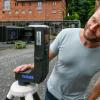 Mit dieser neuartigen Wärmebildkamera findet der Würzburger Physiker Sebastian Fiedler Wärmeverluste von Gebäuden oder Fabrikanlagen heraus. Die Daten sollen dazu beitragen, dass Sanierungen schneller als bisher auf den Weg gebracht werden. Mit dieser neuartigen Wärmebildkamera findet der Würzburger Physiker Sebastian Fiedler Wärmeverluste von Gebäuden oder Fabrikanlagen heraus. Die Daten sollen dazu beitragen, dass Sanierungen schneller als bisher auf den Weg gebracht werden.