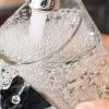 Trinkwasser von hoher Qualität kommt in Waldbrunn aus der Leitung (Symbolfoto). Zwei Brunnen versorgen die Gemeinde damit, das Schutzgebiet soll nun erweitert werden.