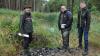 Vor einem Feuchtbiotop im Wald bei Ostheim: Revierförster Bernhard Streck (von links), Bürgermeister Alexander Bergmann und Naturpark-Geschäftsführer Lukas Bandorf .