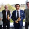 Bei einem Gesprächsaustausch mit der Vorstandschaft des Tauberländer Bio-Streuobstwiesen e.V. und dessen Vorsitzenden, Henry Mühlbauer (zweiter von links), Wolfgang Reinhart (zweiter von rechts) bekräftigt, sich für den Erhalt der Streuobstwiesen in der Main-Tauber-Region einzusetzen.