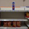 Leere Regale im "Nah & Gut"-Edeka-Markt in Bad Neustadt: Auch hier macht sich der Streik im Edeka-Zentrallager Gochsheim bemerkbar.