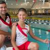 Danylo Kuzmenko (2012) fischt Silber über 100 m Freistil aus dem Wettkampfbecken der Bayerischen Meisterschaften in Ingolstadt. Trainer Alexander Schild ist sichtlich stolz.