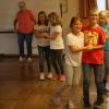 Elisabeth und Josef Eusemann begeisterten im Rahmen des Ferienspaßes die Kinder für Fränkische Rundtänze.
