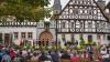 Vor der Kulisse des Heimatspielhaus-Ensembles am Anger in Münnerstadt gibt es in diesem Jahr drei Aufführungen des Stückes „Die Schutzfrau von Münnerstadt": am 31. August sowie 7. und 14. September.