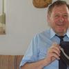 Herbert Büttner  aus Wargolshausen mit seiner fast 50 Jahre alten Dienstmütze. Sie hat für ihn einen besonderen Wert mit vielen Erinnerungen.