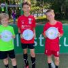 Stolze Sieger beim Ferien-Fußball-Camp: (von links) Julius Antoni (2. Platz), Tim Achtmann (1. Platz) und Leo Djalek (3. Platz)