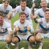 Bundesliga, wir kommen: Die Faustballer des TV Segnitz jubeln über den Aufstieg. Das schafften (oben von links) Leon Mark, Rene Hofmann, Spielertrainer Simon Siegler, (unten von links) Florian Fahle, Fabio Lauck und Johann Schneider. Bundesliga, wir kommen: Die Faustballer des TV Segnitz jubeln über den Aufstieg. Das schafften (oben von links) Leon Mark, Rene Hofmann, Spielertrainer Simon Siegler, (unten von links) Florian Fahle, Fabio Lauck und Johann Schneider.