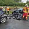 Ein schwerer Verkehrsunfall bei Merkershausen forderte am Samstag zwei Schwerstverletzte und eine Frau, die in Lebensgefahr schwebt.