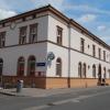 Die neue Eigentümerin des Lohrer Bahnhofs, die Firma Acos Bergmann aus Veitshöchheim, hat im Januar große Pläne mit dem Gebäude verkündet. Passiert ist seither allerdings wenig. 