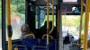 Mit ihrem Handy hat eine Mitfahrerin im Bus von Würzburg nach Randersacker den AfD-Sticker auf der Fahrerkabine fotografiert.  