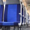 Ein Zugbegleiter eines Nahverkehrszuges bemerkte am Montagmorgen eine manipulierte Steckdose in einem Abteil.