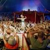 "Er ist Clown in einem Zirkus" sangen die Kinder zusammen mit Zirkusdirektor Mike Rosenbach in der Manege zum Abschluss einer wunderbaren und ereignisreichen Woche voller Fantasie, Akrobatik und Spaß. "Er ist Clown in einem Zirkus" sangen die Kinder zusammen mit Zirkusdirektor Mike Rosenbach in der Manege zum Abschluss einer wunderbaren und ereignisreichen Woche voller Fantasie, Akrobatik und Spaß.