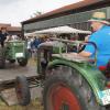 Wettkampf der Acker-Titanen beim Dreschfest in Stadtlauringen: Beim Balancieren auf der Wippe trat der Stadtlauringer Marco Aßmann (links) unter anderem gegen den Ostheimer Traktoristen Felix Laubender an.