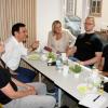 Gesprächsaustausch mit: (von links) Monika Berberich (Inhaberin Bäckerei-Café Berberich in Königheim und Bäckerei "Bischemer Brotkörble"), Prof. Dr. Wolfgang Reinhart (Landtagsvizepräsident und Wahlkreisabgeordneter), Angelika Gold (Geschäftsführerin Kreishandwerkerschaft Main-Tauber), Florian Morschheuser (Kreisobermeister der Metzger- und Bäckerinnung) sowie Franz Seubert (Mitgründer und Mitinhaber der PlanerAI GmbH aus Großrinderfeld).