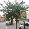 Wahlwerbung an Altstadtleuchten. Das ist in Gerolzhofen erlaubt, solange zum Befestigen der Plakate kein Draht verwendet wird, der den Lack der Laternenmasten beschädigen könnte. Wahlwerbung an Altstadtleuchten. Das ist in Gerolzhofen erlaubt, solange zum Befestigen der Plakate kein Draht verwendet wird, der den Lack der Laternenmasten beschädigen könnte.