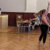 Raffaella und Davis Ströbel üben einen Jive für die Goldprüfung ein.