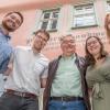 Jubiläum der "Freunde Mainfränkischer Kunst und Geschichte": (von links) Maximilian Münzel, Fabian Scheidler, der Vereinsvorsitzende Prof. Matthias Stickler, Felicitas Stickler und Lisa Götz vor der Geschäftsstelle im  Handwerkerhaus in der Pleich in Würzburg. 