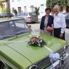 Mit einem schicken Oldtimer wurde das Jubelpaar Lioba und Albert Fick von der Stadelschwarzacher Pfarrkirche St. Bartholomäus zur Gastwirtschaft nach Prichsenstadt chauffiert.