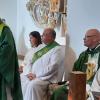 Willommensworte für den neuen Pastorlareferenten Michael Feller (rechts): Pfarrer Jaroslaw Woch (Aidhausen-Riedbach), Diakon Thorsten Hueller und Stadtpfarrer Manuel Vetter aus der Pfarreiengemeinschaft Hofheim (von links). 