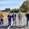Die Deckensanierung an der Kreisstraße 2882 ist abgeschlossen. Von der gelungenen Maßnahme überzeugten sich (von links) Michael Suppinger (Straßenbauamt Main-Tauber-Kreis), Christian Meißner (stellvertretender Leiter des Straßenbauamts), Landrat Christoph Schauder, Bürgermeister Johannes Leibold (Gemeinde Großrinderfeld), Dezernent Werner Rüger sowie Simon Göpfert (Bauleiter Firma Konrad Bau).