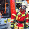 Bei der Brandschutzbelehrung durften die Bewohner und Bewohnerinnen auch mal eine Feuerwehrmontur überstreifen. Bei der Brandschutzbelehrung durften die Bewohner und Bewohnerinnen auch mal eine Feuerwehrmontur überstreifen.