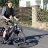 Knapp 70 Jahre alt ist diese französische Velo-Solex, eine Art Fahrrad mit Hilfsmotor, das Besitzerin Riccarda Röth in Vasbühl hier fährt.