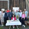 Michaela  Kaniber beim Eintrag ins Goldene Buch (von links): Martin Wende, Claudia Hartmann (Biohof Hartmann), Björn Denner (Bürgermeister), Steffen Hörtler, Sandro Kirchner, Michaela Kaniber, Steffen Vogel, Thomas Habermann (Landrat), Christof Herbert, Thomas Bold (Landrat, Juliane Demar, Horst und Michael Hartmann (Biohof Hartmann),