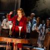 Alptraum ohne Happy End: Richard Wagners "Die Feen" in Meiningen. Im Bild: Emma McNairy, Sara-Maria Saalmann, Chor und Extrachor.
