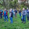 Gerade für Familien ist die Streuobstexkursionen mit Pomologe Wolfgang Subal ein besonderes Naturerlebnis. Hier die Teilnehmer 2022 in den Streuobstbeständen am Schafthof in Königsberg.