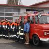 1984 freute sich die Feuerwehr Obereuerheim über die Anschaffung eines Opel Blitz. Vor das alte Feuerwehrfahrzeug positionierten sich 32 Jahre später, bei der Segnung des Nachfolgefahrzeuges am neuen Feuerwehrhaus, die aktive Wehr, Jungendfeuerwehr und Bürgermeister Ewald Vögler. 1984 freute sich die Feuerwehr Obereuerheim über die Anschaffung eines Opel Blitz. Vor das alte Feuerwehrfahrzeug positionierten sich 32 Jahre später, bei der Segnung des Nachfolgefahrzeuges am neuen Feuerwehrhaus, die aktive Wehr, Jungendfeuerwehr und Bürgermeister Ewald Vögler.
