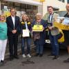Von links: Karl Pfeifer; Angelika Schlereth, Mitarbeiterin Agentur Pfeifer; Volker Fenn, Vertriebsmanager Deutsche Post; Gabriele Schulz, Regionale Politikbeauftrage Deutsche Post; Michaela Pfeifer; Bürgermeister Markus Schenk; Zusteller Markus Neugebauer,
