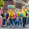 Mehrere hundert Menschen haben am Samstag in Würzburg für mehr finanzielle Mittel für Bildung und Bildungsgerechtigkeit sowie für bessere Rahmenbedingungen für die Bildungsarbeit demonstriert.