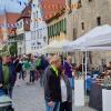 Den Sommerhäuser Töpfermarkt gab es heuer erstmals auch in der mit Wimpeln geschmückten Hauptstraße. Das schöne Spätsommerwetter lockte die Besucher.