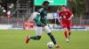 Feierte beim 1:1 gegen Türkgücü am Samstag sein Startelfdebüt für den FC 05 Schweinfurt: Hans Anapak-Baka. Im Hintergrund der Ex-Schweinfurter Benedict Laverty, der für die Münchener das 1:0 erzielt hatte.