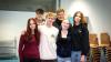 Die Wahl mit 16? Einige Schülerinnen und Schüler der 10a sind unterschiedlicher Meinung. Hinten: Felix und Luca. Vorne: Hannah, Filip, Anouk und Selma.