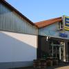 Der Edeka-Markt in Oberthulba ist in die Jahre gekommen.