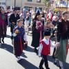 Glücklich schätzen können sich Trachtenvereine, die, wie dieser aus Burghausen, alle Generationen vereinen.