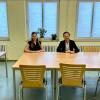 Das Bild entstand im Kursraum der Volkshochschule, an den neuen Tischen.