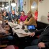 Die Stimmung ist gemischt angesichts des Ergebnisses. Dennoch versammeln sich die SPD-Mitglieder in der Brasserie, um den Wahlkampf abzuschließen.