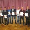 Ortssprecher Bernd Hüfner (von links) gratulierte den Geehrten zu ihren Auszeichnungen in verschiedenen Stufen: Franz-Josef Kuchenbrod, Elmar Hergenröder, Wolfgang Hofmann, Mario Kuchenbrod, Martin Schneider, Reinhard Adler, Joachim Färber und Hermann Desch.