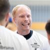 Hat gut lachen: Waldbüttelbrunns Trainer Julian Bötsch (hier auf einem Bild aus dem Jahr 2023) bleibt mit seinem Team in der Handball-Regionalliga.