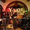 Die Rock’n’Soul-Coverband "Y-NOT" heizte dem Publikum in der Rathaushalle ein. Die Rock’n’Soul-Coverband "Y-NOT" heizte dem Publikum in der Rathaushalle ein.