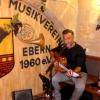 Emilio Sánchez brachte mit seinen Songs südländisches Lebensgefühl in das Probenheim des Eberner Blasorchesters. Emilio Sánchez brachte mit seinen Songs südländisches Lebensgefühl in das Probenheim des Eberner Blasorchesters.