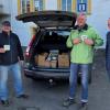 Die ehrenamtlich tätigen Wanderwegewarte für Randersacker Roland Marold (von links), Bruno Schmachtenberger, Gerd Böhmer und Ralf Röder mit ihrem Handwerkszeug beim Start im Rathaushof.