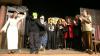 Mit der vergnüglichen Krimikomödie "Der Frosch mit der Peitsche" von Matthias Hahn verzückte die Theatergruppe des Gymnasiums Veitshöchheim v.l.n.r. Mona Hietel, Sophie Reußner, Annika Rau, Amelie Kutscher, Luis Lother, Anastasia Sydelnik, Ellen Fries und Toni Vorndran. Mit der vergnüglichen Krimikomödie "Der Frosch mit der Peitsche" von Matthias Hahn verzückte die Theatergruppe des Gymnasiums Veitshöchheim v.l.n.r. Mona Hietel, Sophie Reußner, Annika Rau, Amelie Kutscher, Luis Lother, Anastasia Sydelnik, Ellen Fries und Toni Vorndran.