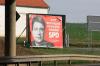 Am gewählten Format der Wahlplakate lag's nicht, dass die SPD bei der Landtagswahl eher mickrig abschnitt. Das Plakat stand am Freitag noch immer an der Auffahrt zur B 286 in der Dingolshäuser Straße.